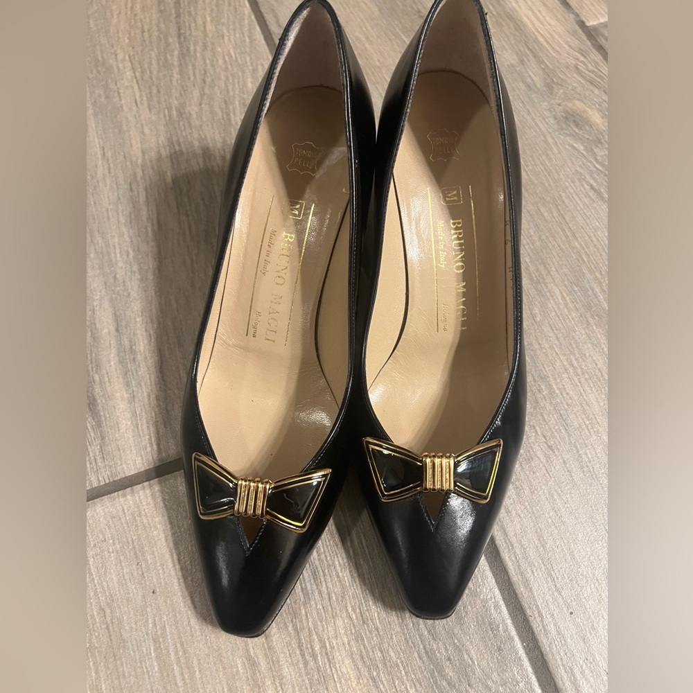 Bruno Magli Vintage Leather Pumps Made in Italy Size 6 M